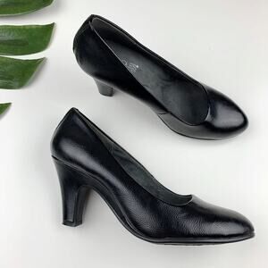 AEROSOLES Black Heels